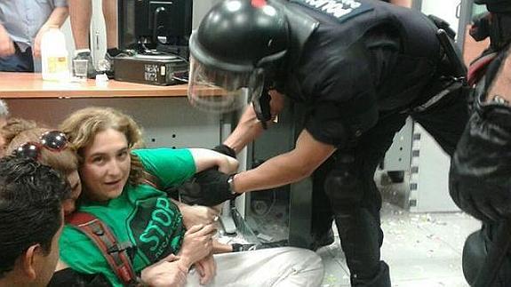 diariosur.es/elecciones/mun… 
<a href="/AdaColau/">Ada Colau 💜🌈🔻</a>: de 'okupa' a futura alcaldesa de #Barcelona con 2.200 euros al mes netos