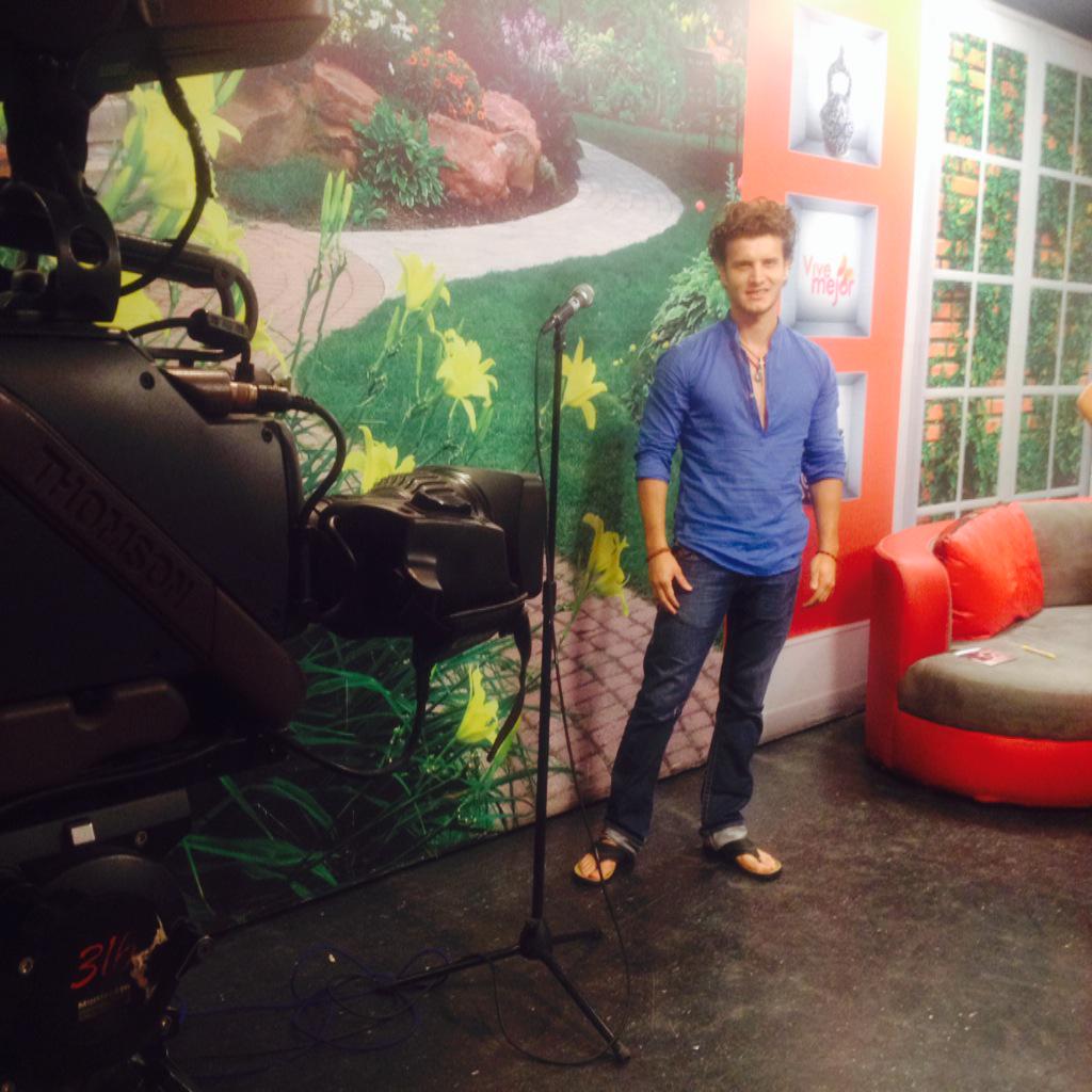 SamanthaGraley's tweet photo. Hoy en @ViveMejorPuebla nos acompaña @CastelliOficial te lo perdiste? Checa la repetición por Puebla.mx http://t.co/4uI5jwlFqH