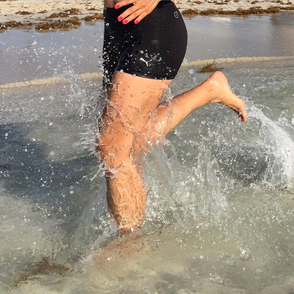 YajairaYayiB's tweet photo. Nothing like running barefoot in the water after few miles. #RunTagIt #Running #RunChat #IGNITEMiami http://t.co/LBbAcbhgDr