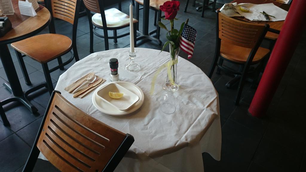 bolocoharvard's tweet photo. Fallen soldiers table http://t.co/nx5Qjktqxz