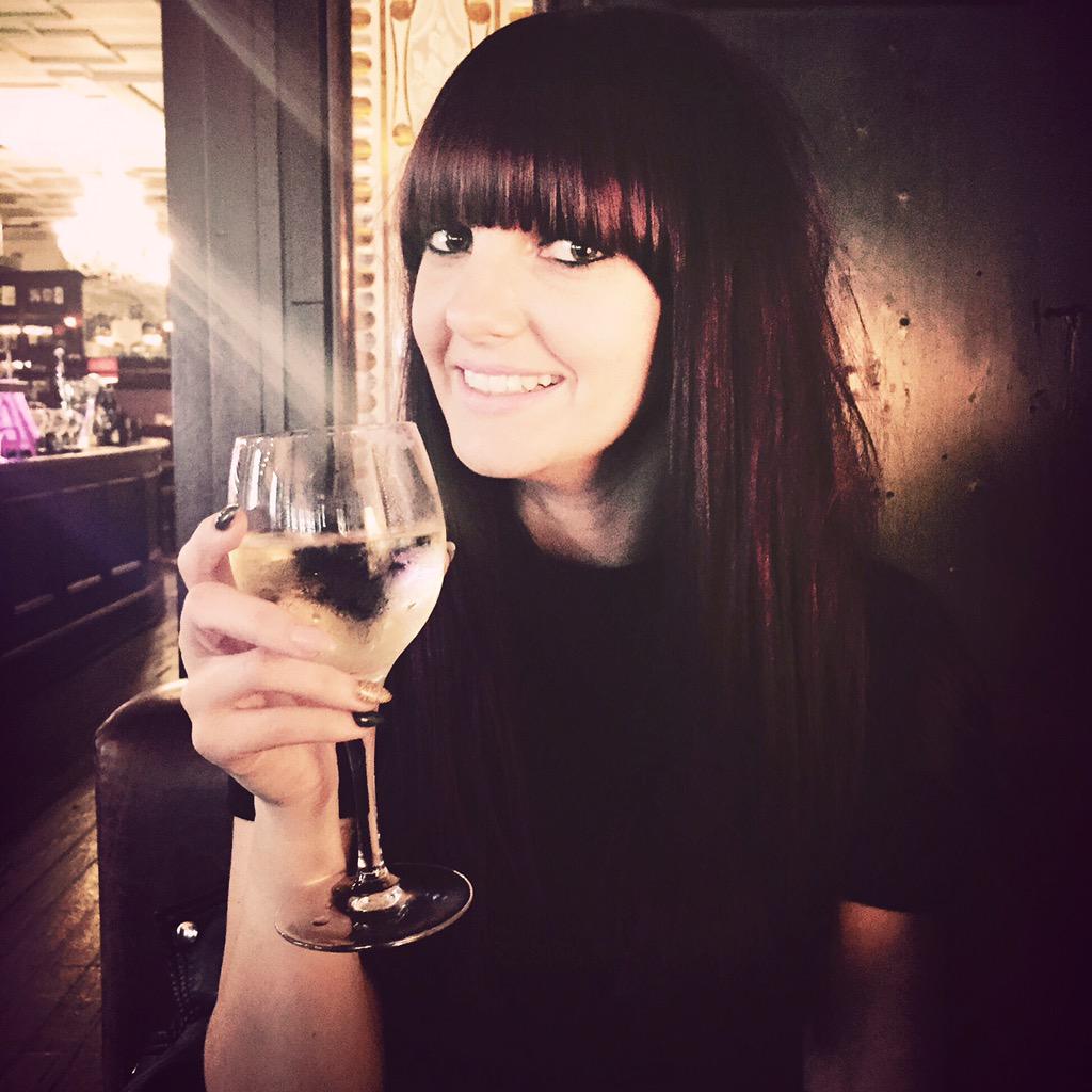 Laurenbfc's tweet photo. ❤️ #wine #London #BankHolidayWeekend http://t.co/8HOKjGRlf2