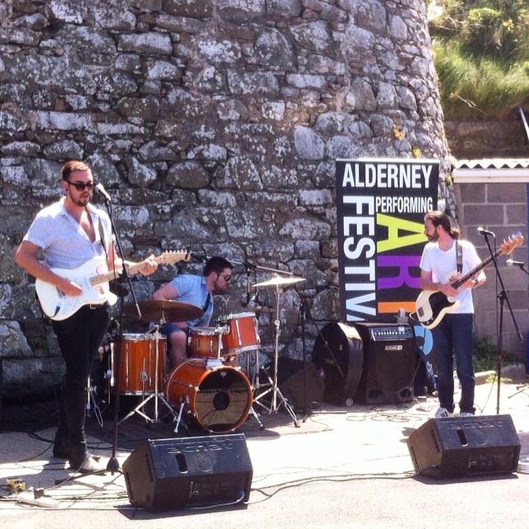 RJHunterMusic's tweet photo. What an amazing weekend in Alderney, 5 shows in 4 days. You guys were awesome, see you next time!
#APAF2015 #Alderney http://t.co/0F4x7PQs0R