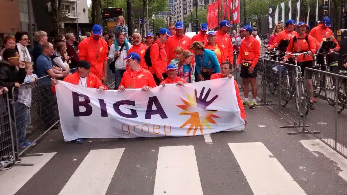 Aankomst op de Coolsingel van de Biga Groep RopaRunners. Gefeliciteerd dat jullie het hebben gehaald. Diep respect!!!