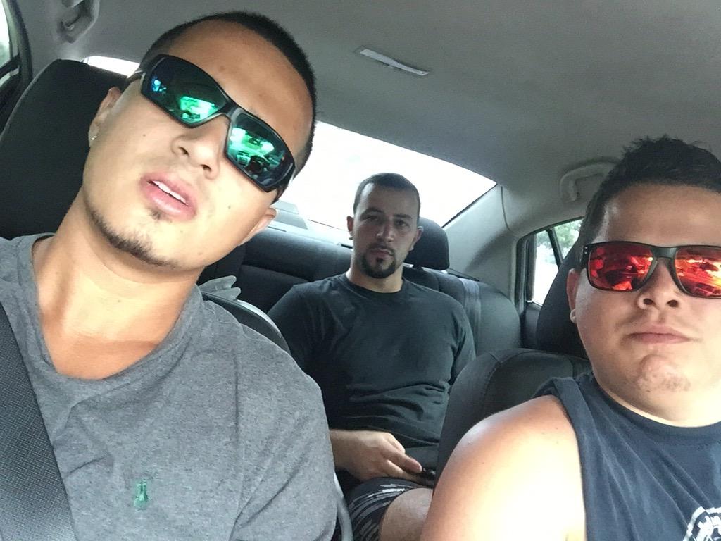 _alexprato's tweet photo. Beach bound with the fam http://t.co/XkuIGZbc8I