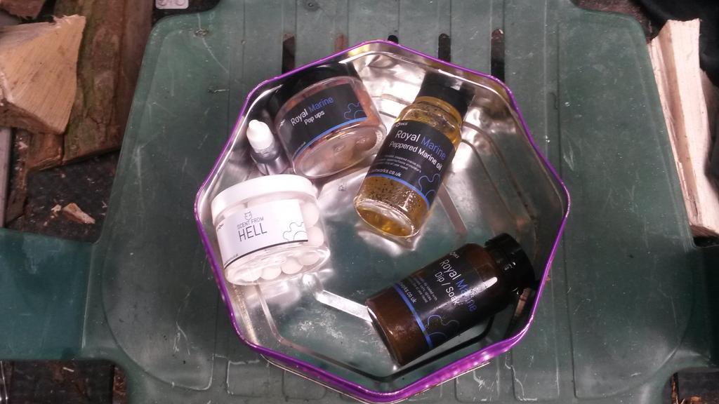 Matt_MMc's tweet photo. I have had to banish my hookbaits to the wood store outside @Baitworks #scentfromhell #RM #stinker #Carp #Fishing http://t.co/zQwzKtgWla