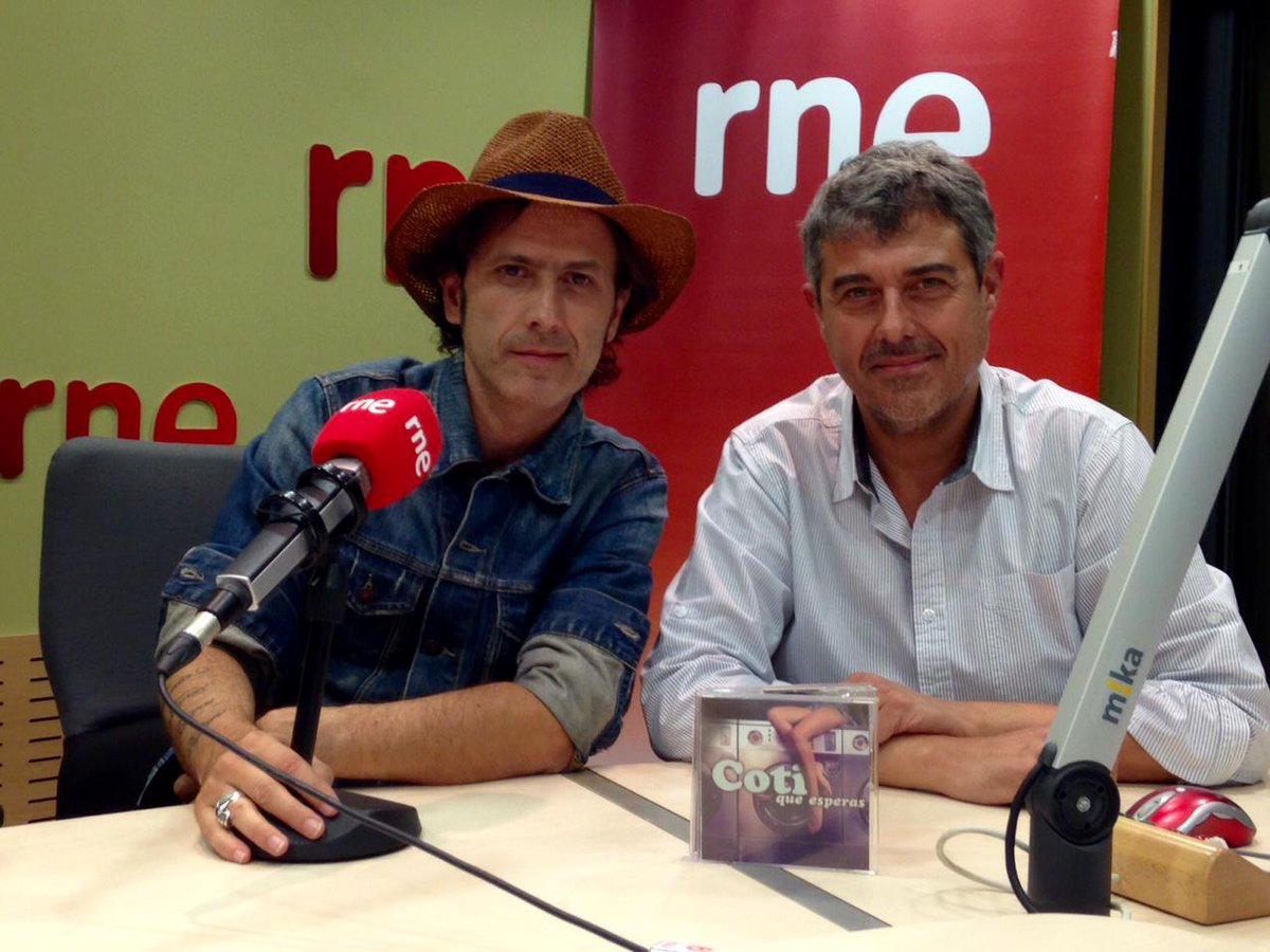 son4diesR4's tweet photo. Conversem amb el cantautor argentí @CotiOficial, que ens presenta l'àlbum: #quesperas @VicArtsl @UniversalSpain. http://t.co/PfafAch6Zq