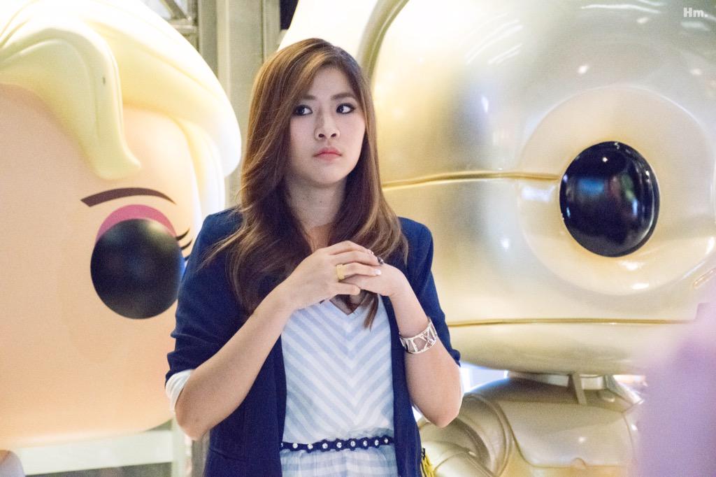 hmpsch's tweet photo. น้ำคนสวยก่อนเข้าไปดูหนัง #TeamNamHa #เอมน้ำ http://t.co/dEEPuPDgUZ