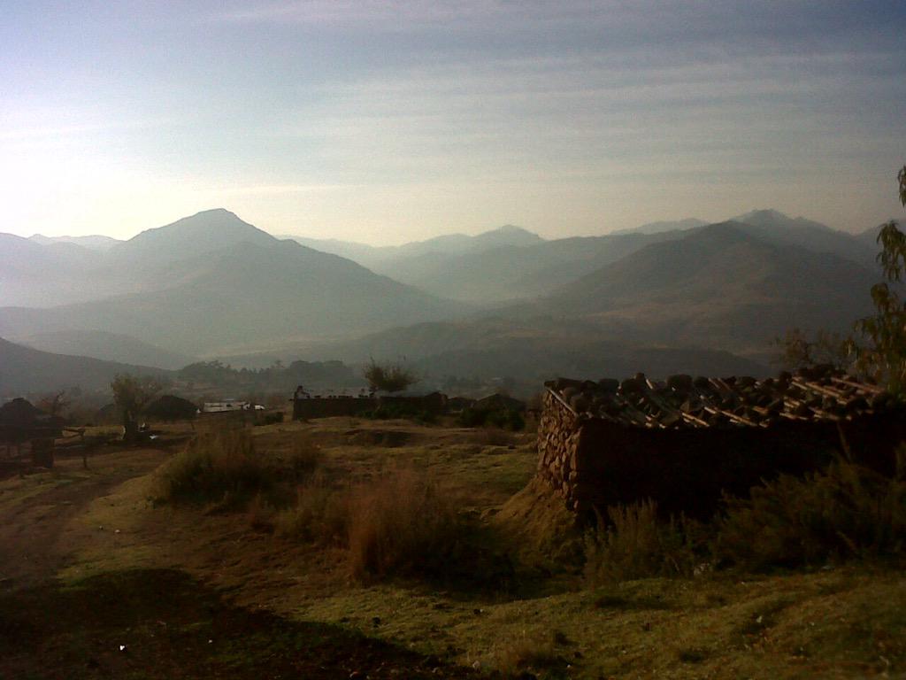 BLOOMAfrica's tweet photo. We were sent this picture in Ramabanta this morning from Team Lesotho member, Lerato. Gorgeous morning mountains! http://t.co/9UwkSe9ATZ