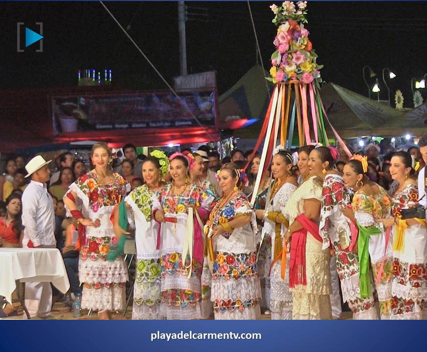 PdelCarmenTV's tweet photo. #LoSientoPero hoy quiero presumirles lo bellas que lucen las mujeres con atuendos yucatecos #Mexico @QuintaMagazine http://t.co/uIxnj3809U