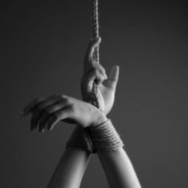 Mina_Lustar's tweet photo. Naken, bunden, i skogen 😊 http://t.co/26vH1uJIDk #bunden #tiedup #domination #surprise #novell #sexnovell http://t.co/zvGwO85kXy