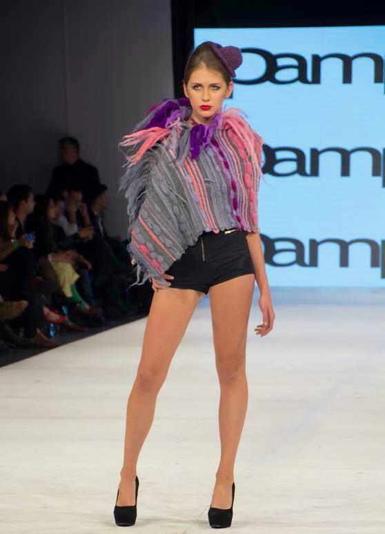 blu_dumay's tweet photo. Hermosa teñida de @Pampacorral 
#santiagofashionweek ✨🎉 http://t.co/W5aJOFB3yS