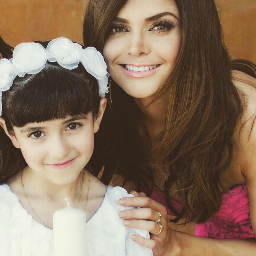 marisolglzz's tweet photo. Primera comunión de mi muñeca Anita ... Maquillaje @waldo_paredes 💖 http://t.co/X9DDGaxaVL