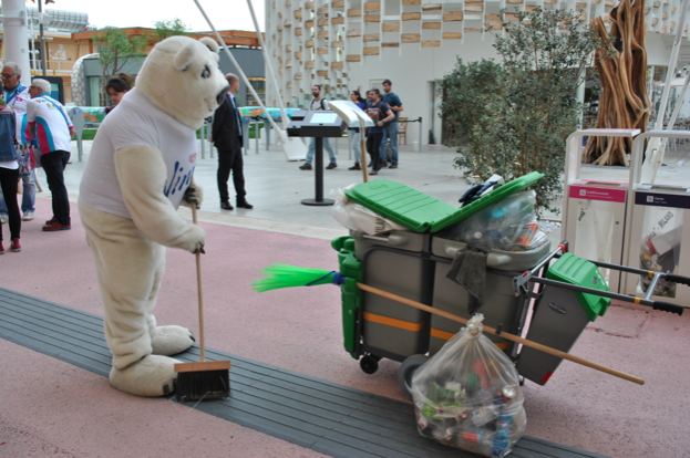 IlWinnerTaco's tweet photo. Non si direbbe, ma anch’io do il mio contributo per un mondo più pulito ;) #Expo2015 #WinnerTaco @Expo2015Milano http://t.co/mZ7iNbNTgO