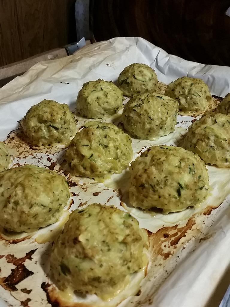 MikePass44's tweet photo. And last but not least, baked spicy curry chicken zucchini meatballs! #MealPrep http://t.co/rF5aqcFs2B