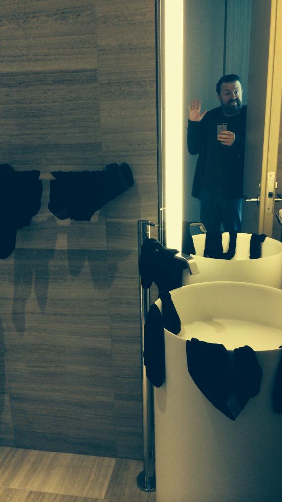 rickygervais tweet picture