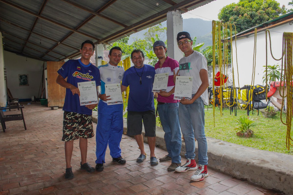 CORBATUR's tweet photo. Llevamos a cabo el Taller "Rescate en Aguas Bravas" en la parroquia Altamira de Cáceres del mcpio Bolívar #Gestion http://t.co/h9z0Dv17OH