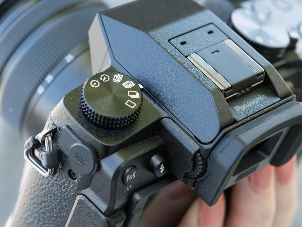 PhotoLeet's tweet image. New, promising #Panasonic #interchangeablelens #camera, announced last week - #PanasonicG7 (photoleet.com/panasonic-laun…):