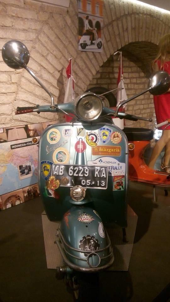 ScooterFanatics's tweet photo. Dari jogja ke museum vespa di Itali. Salut buat Andy Leaano http://t.co/fsofEkP5fJ