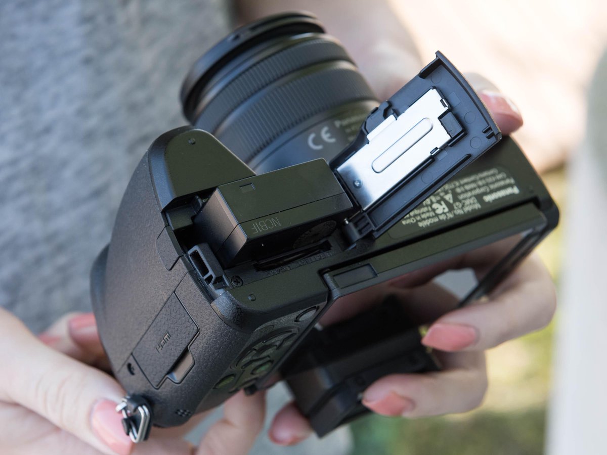 PhotoLeet's tweet image. New, promising #Panasonic #interchangeablelens #camera, announced last week - #PanasonicG7 (photoleet.com/panasonic-laun…):