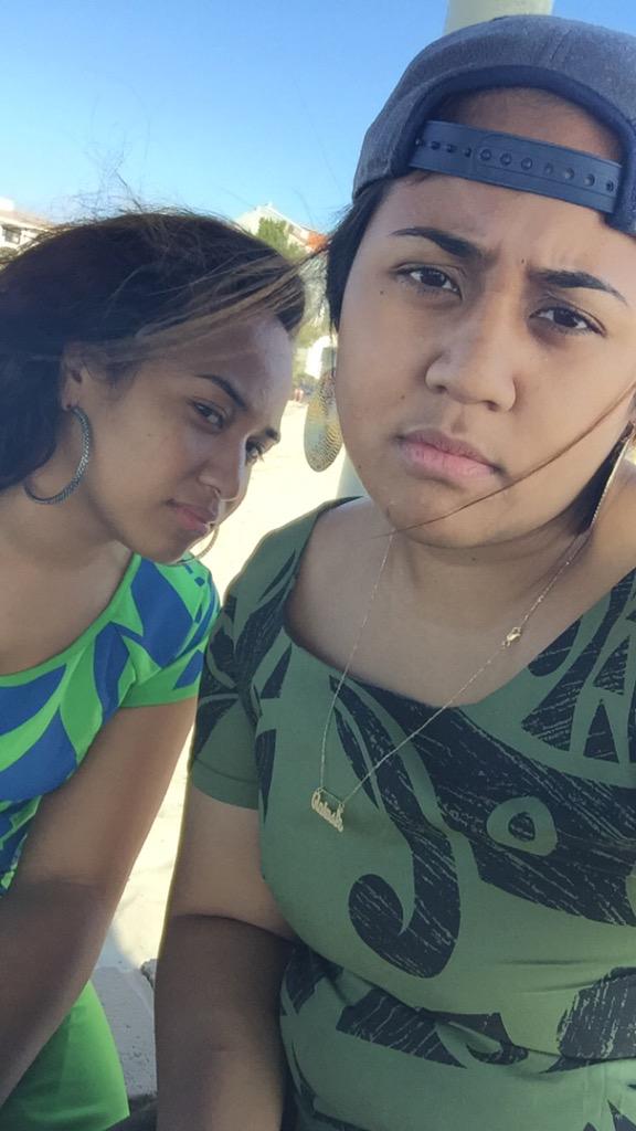 _ericaaapulu's tweet image. We look too much alike sometimes 😭😍😂 #twin #yesterdaysfun #fewweeksleftwithher #shesgonnamissmewhenimgone 🎤😂