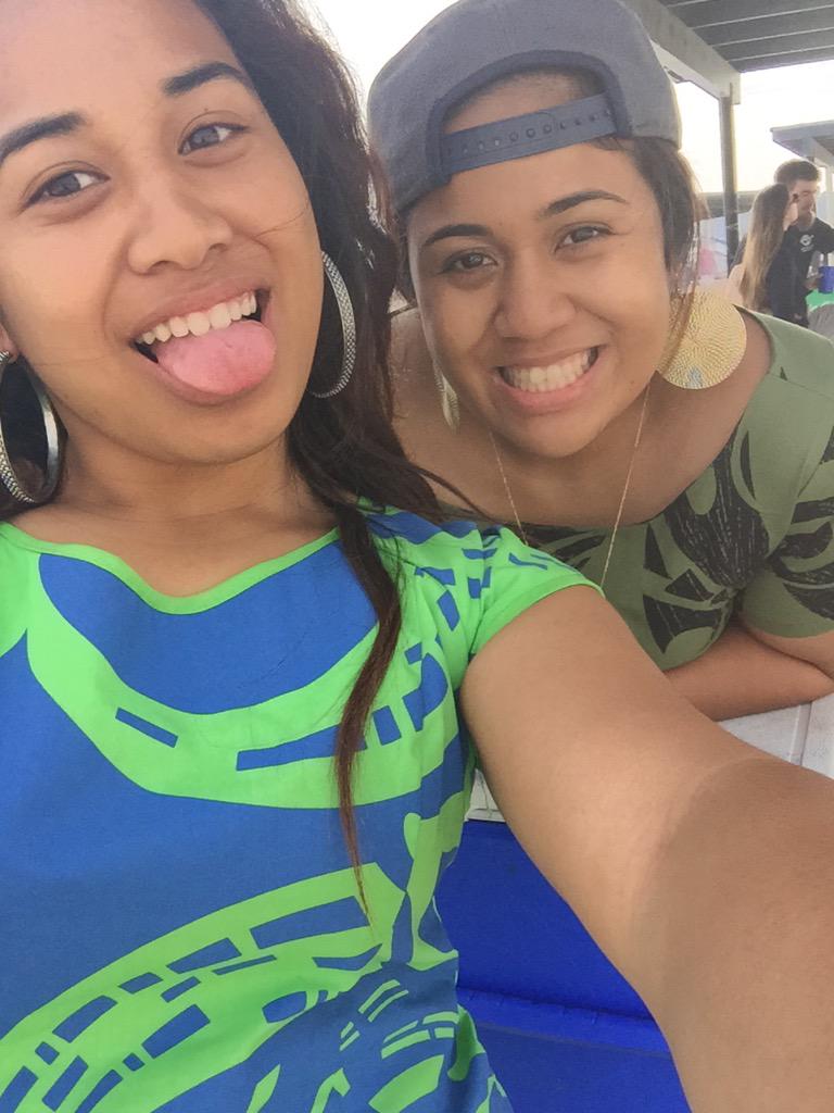 _ericaaapulu's tweet image. We look too much alike sometimes 😭😍😂 #twin #yesterdaysfun #fewweeksleftwithher #shesgonnamissmewhenimgone 🎤😂