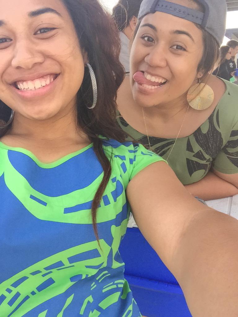 _ericaaapulu's tweet image. We look too much alike sometimes 😭😍😂 #twin #yesterdaysfun #fewweeksleftwithher #shesgonnamissmewhenimgone 🎤😂