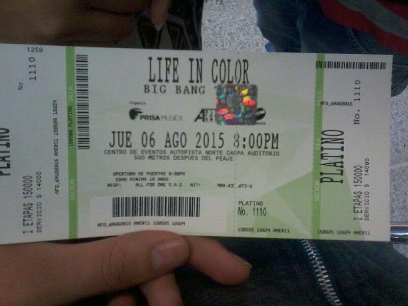 edward_r5's tweet photo. #LaVidaEsColorDeRosa cuando tienes las boletas de #LifeInColorPR http://t.co/lrfP02bhX6