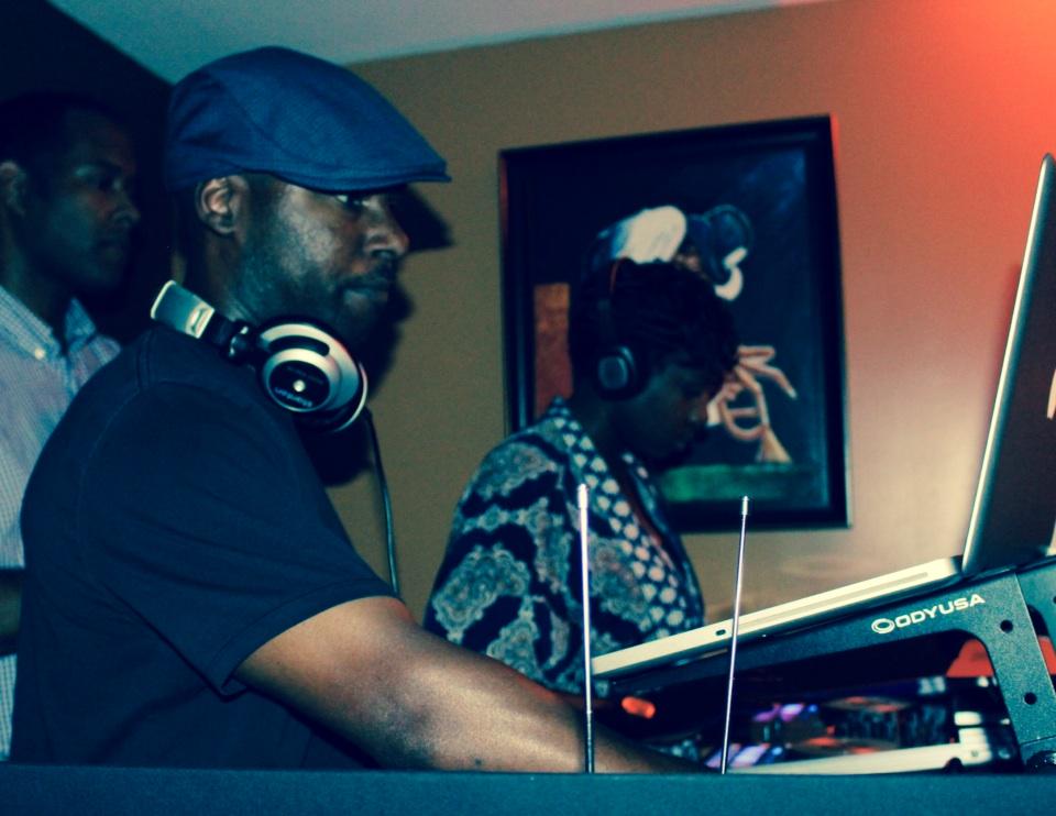IAMDJUNC's tweet photo. DJ UNC spinning classic Soul/R&amp;B. http://t.co/Rn5BbAi4S9