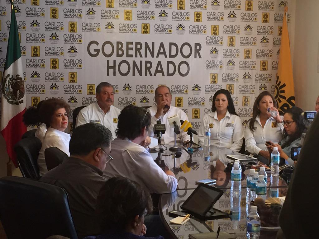 molinalupina's tweet photo. En este momento acompañando a nuestro Candidato a Gobernador @NavarroCarlos_  en rueda de prensa #PRDsonora #PRD http://t.co/3RMApByiQL