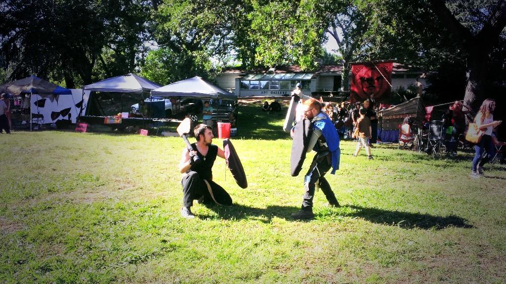 FireFestivals's tweet photo. #Dagohir #medieval #combat at #ReddingFireFestival! #swordfight #knight #knightinshiningarmor #festival #firefests http://t.co/73eeJUfUvs