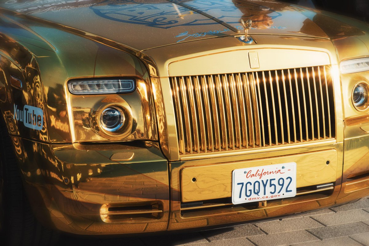 Msilkeberg's tweet photo. 24 karat Rolls Royce http://t.co/rRRiSjXeCb