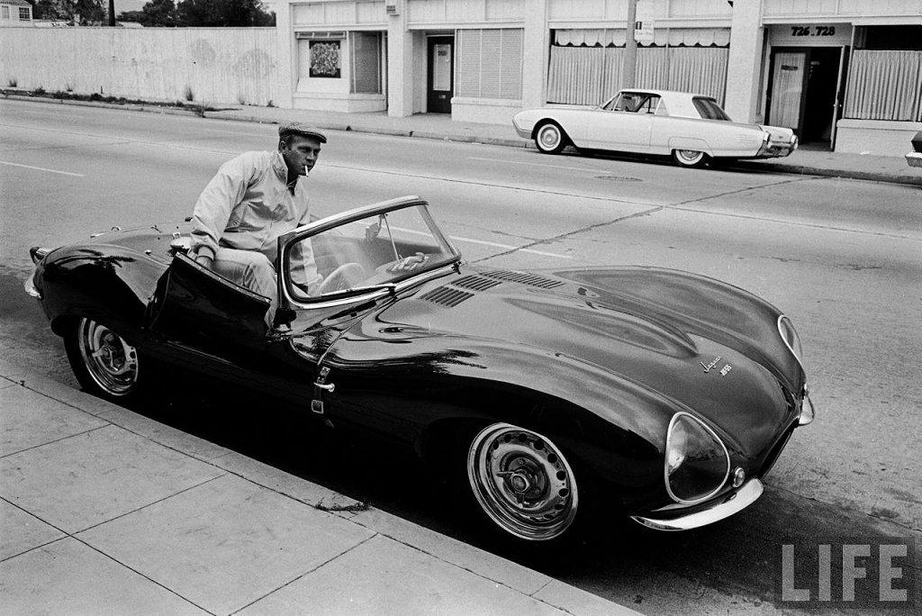 HistoryOnWheels's tweet photo. Steve McQueen in his 1957 Jaguar XK-SS 'Green Rat.' http://t.co/re5LkAty8Z