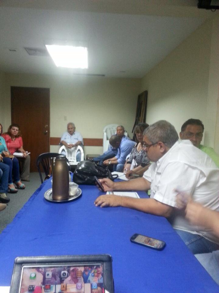 untzulia's tweet photo. Reunión de la dirección ejecutiva regional http://t.co/CqPjICBzps
