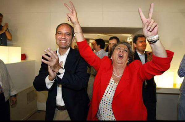 MejoresTwits's tweet photo. Cuando acabas los exámenes y cuando ves las notas. http://t.co/2D2Ayc7jO4