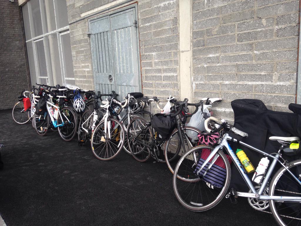 O2O_Cycle's tweet photo. All the bikes ready for loading. Now we just need a John Thickbroom. http://t.co/rveEeiVZhP