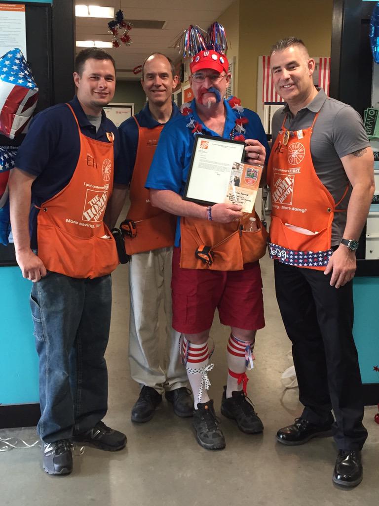 MansfieldHD's tweet photo. Dudley Newvine accepting the Paul Deveno Customer service award! http://t.co/tv3gdRQNZT