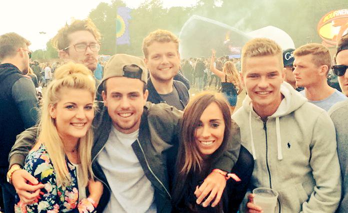 1990_leigh's tweet photo. 🍻 @Jack_smith55 @joecrocker @TomDaler http://t.co/zSnFERCtJs