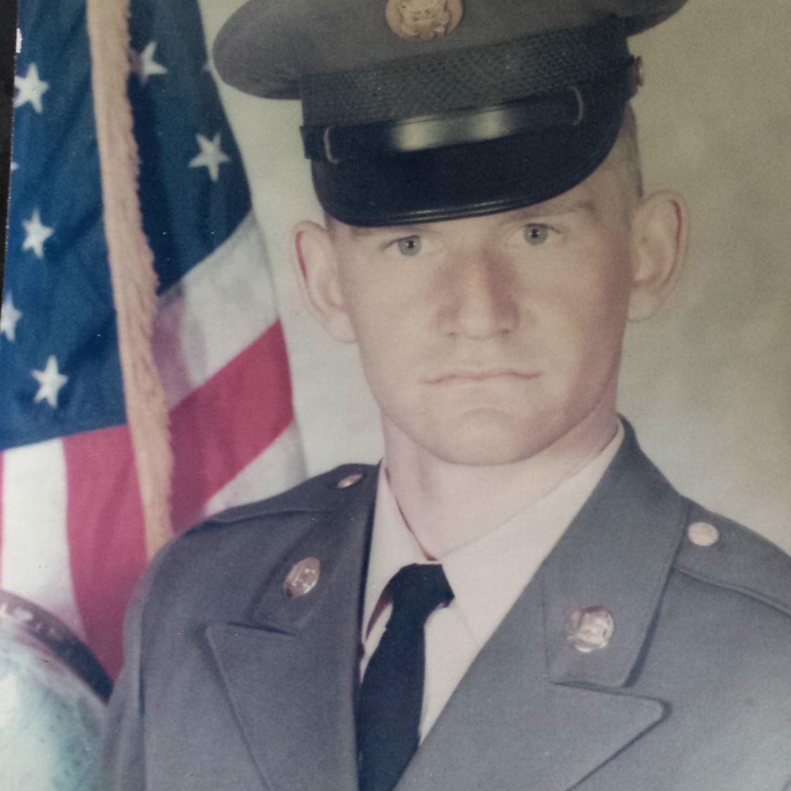 The_Sean_Warner's tweet photo. Happy Memorial Day Dad miss you everyday #MemorialDayWeekend #vietnamwar #myhero http://t.co/osGpfUUu1U