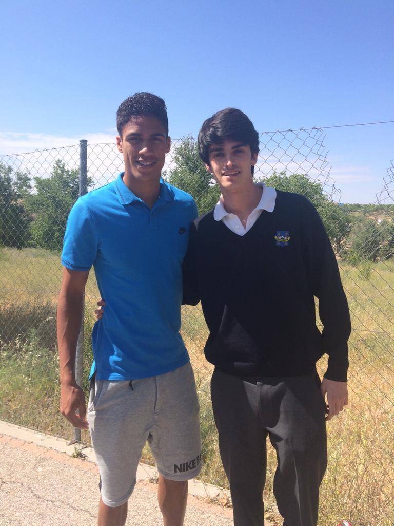 mstocks5's tweet photo. Avec le meilleur defenseur du monde, mon ami @raphaelvarane #TeamVarane http://t.co/R1NhFMxGaa