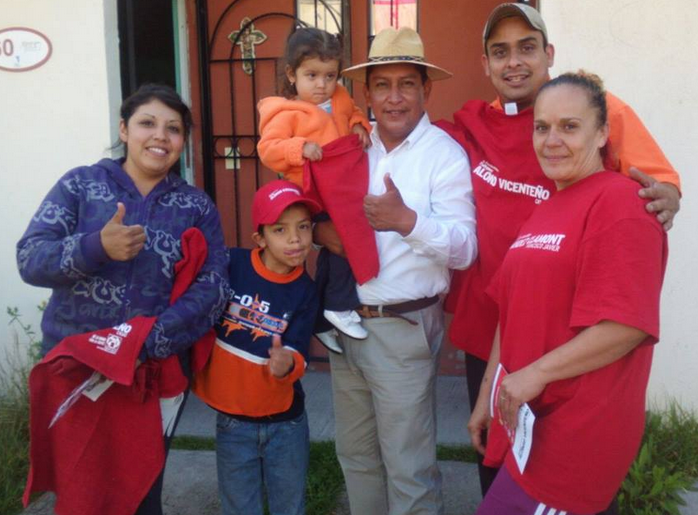alonsovicenteno's tweet photo. Me encuentro atendiendo y escuchando a nuestros vecinos de Paseos de Tultepec II. 
 #JuntosRecuperemosTultepec http://t.co/YlRnBccvcX