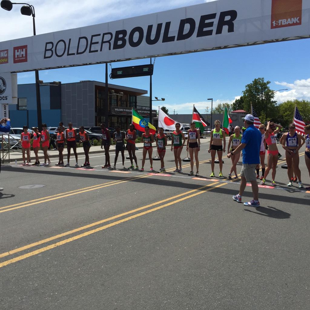 PossoSports's tweet image. Women&apos;s pro runners under way in #BolderBoulder10k