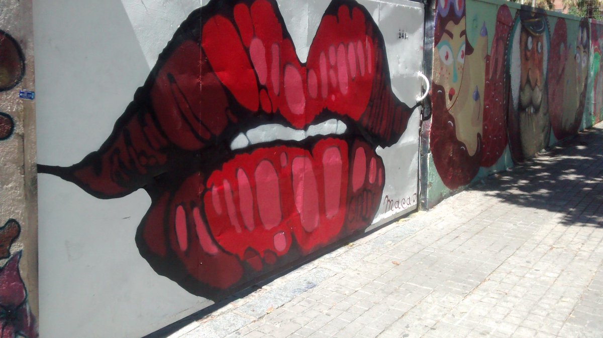 WarcelonART's tweet photo. #CazandoGraffitis 11 - RUTA POR SANT MARTÍ (@Bcn_SantMarti)
http://t.co/3PfCHJDh2B http://t.co/3uxk5VVh7U