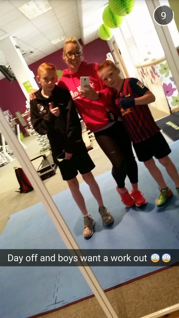 Shell80xx's tweet image. Gym with my main men 💪💪