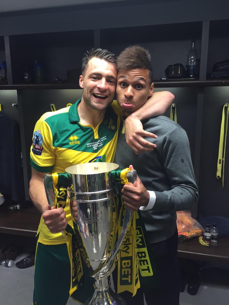 joshmurphy65's tweet image. What a day😍 Too proud of the lads!! Back in The prem and where we belong! Fans were next levels! 💛💚