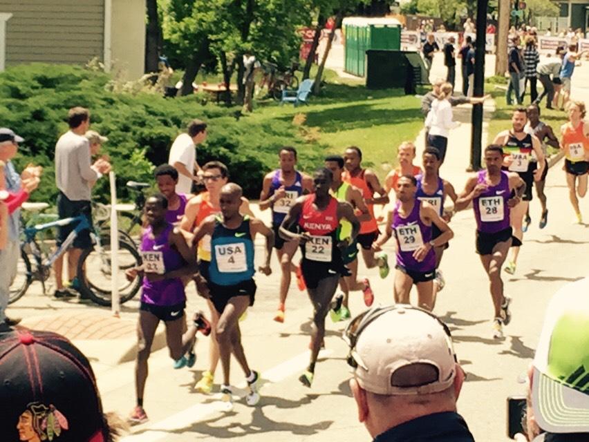 PossoSports's tweet image. #BolderBoulder10k men&apos;s race at 3k in 8:45 with Team USA prominent in lead group