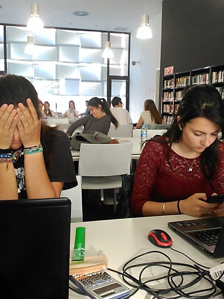 saagso's tweet photo. Rutina...en un mes serem lliures! @PaulaAgues @RaquelMegias http://t.co/tM0uFkVZPC