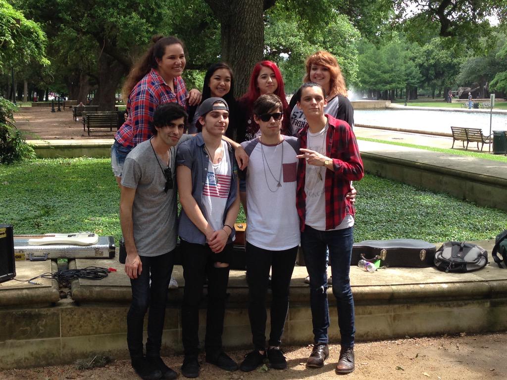 IrwinsMeetUps's tweet photo. The Houston 5SOSFam had a meet up yesterday ! @5SOS #5SOSMeetUp #5SOSFamMeetUp 
Via: @5SOSUpFrance http://t.co/RYYh75axlW