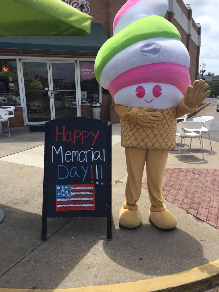MenchiesAthens's tweet photo. Menchie says Happy Memorial Day!! 🇺🇸 http://t.co/UqBSa8sDnd