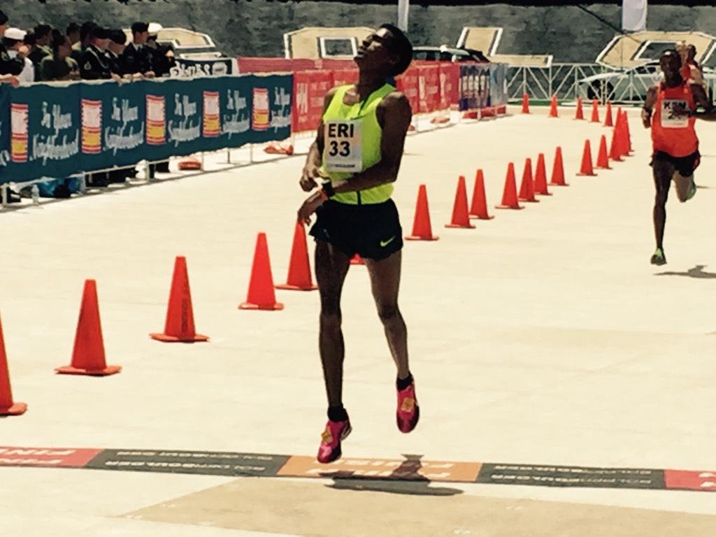 PossoSports's tweet image. Tsegay Tuemay leads in Eritrean team with his 6th place finish of #BolderBoulder10k