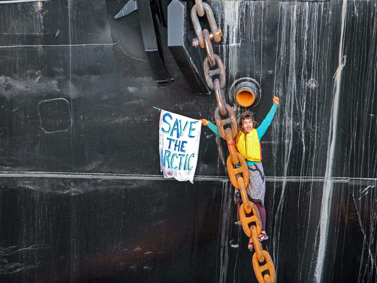 CompuCeeds's tweet image. Chiara D’Angelo's protest now over after 66 hrs hanging from ship’s anchor ind.pn/1SyNDGh  via @IndyUSA